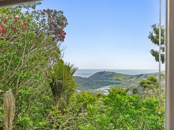 Leave the Noise Behind. Sea Views & Serenity.