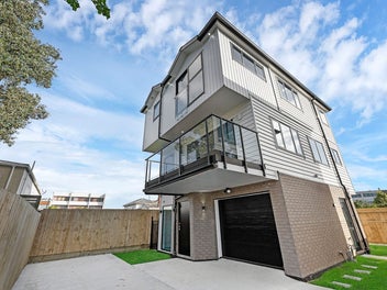 The Grand Albion Residence - Brand New