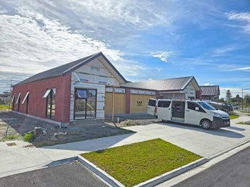 Smart New Build with Freehold Title & Dble Garage