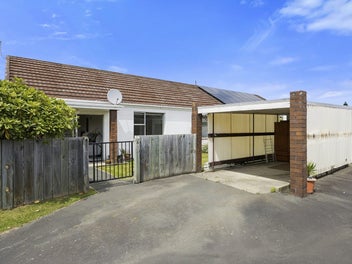 Light, Sunny Townhouse Moments from Everything