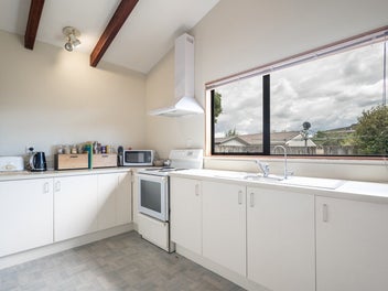 Light, Bright & Brilliantly Located!