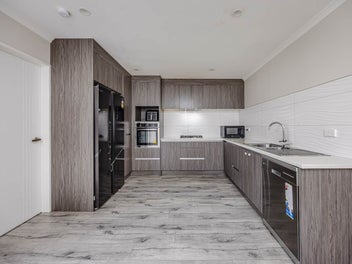 Motivated Seller– Modern Papakura Gem!