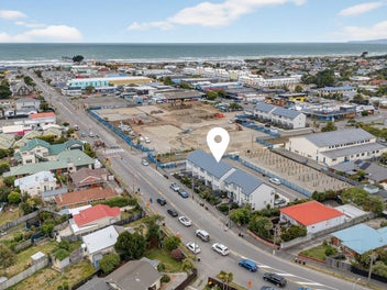 Relaxed Beachside Living Made Easy