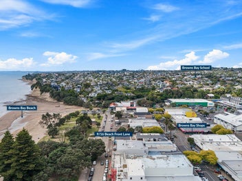 Single Level Beachfront – 3 Beds, 2 Parks