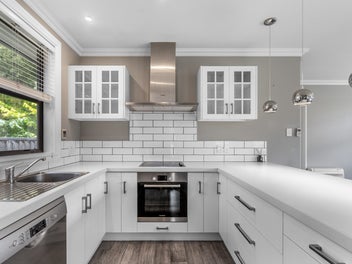 Modern Living in Sought After Gladstone