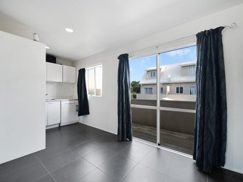 Better Than Paying Rent - Prime Onehunga Location!