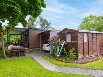 Timeless 1910s Charm with Modern Versatility