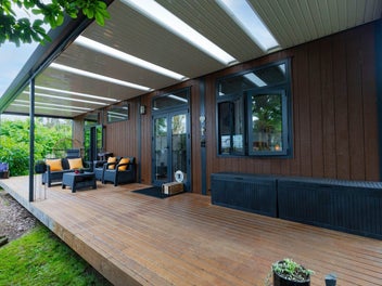 Timeless 1910s Charm with Modern Versatility