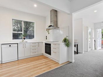 * UNDER OFFER * Take a Breath and Enjoy this one