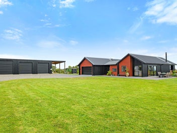 LAID BACK LIFESTYLE LIVING