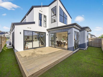 Flexible Family Living with Dual Kitchen Design