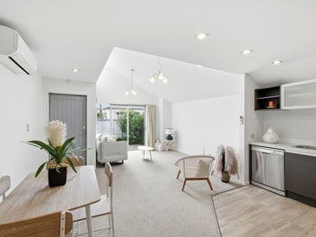 Location & Low-Maintenance Living!