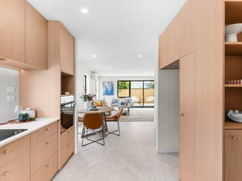 Stylish Townhouse with Garage