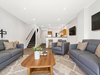 SUNNY, SPACIOUS AND PERFECTLY POSITIONED