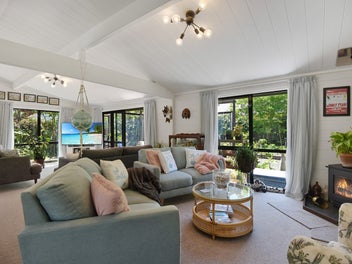 Contemporary, Sunny & Fully Renovated Home