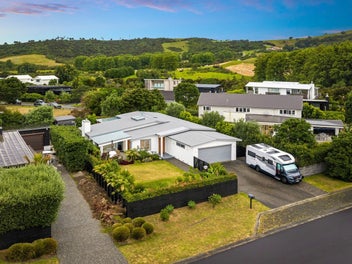 Fully renovated single-level stunner