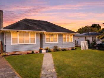 Live In or Develop - 756M2 with 4Bedroom Home