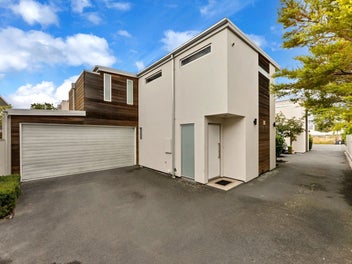 Stunning 3-Bedroom Home in Prime Location