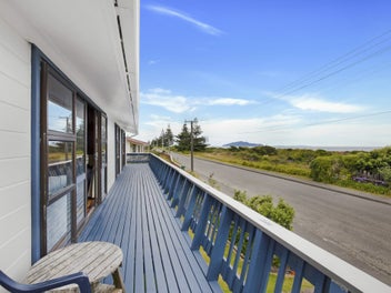 Coastal Living on Marine Parade, Otaki Beach