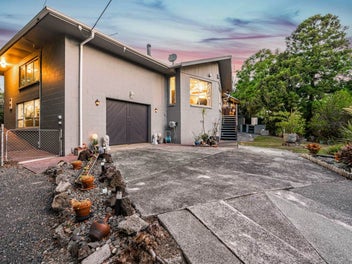 MUST BE SOLD: MASSIVE 1,305SQM UNDER CV
