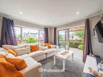 Modern 4 Bed 2 Bath Big Home!!