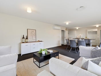 Rare 5-Bdrm Beauty in Silverstream!