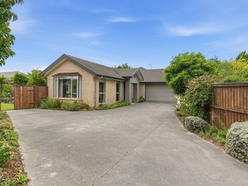 3 Car Garaging + Subdividable Section