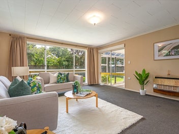 Hokowhitu townhouse with loads of potential