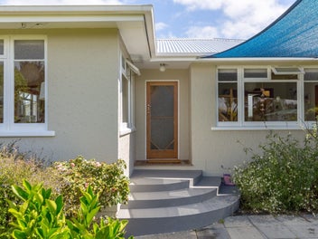 Warm, welcoming & well positioned