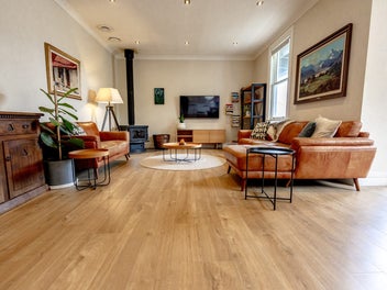 Grand Villa – Impeccably Renovated Family Home