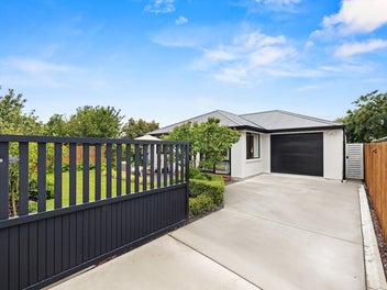 Low-Maintenance Living in a Handy Location