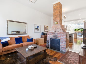 Elegant Character Villa - Picturesque Marina Views