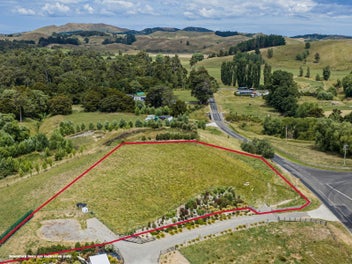 Price reduction, elevated rural lifestyle section