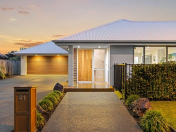 Impressive, Spacious & Entertainers Dream!