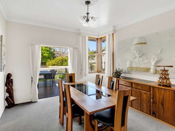 Family home in fabulous location!