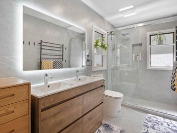 Heart of Glen Eden – Walk Everywhere!