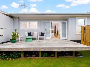 Sunny, Easy Living Awaits