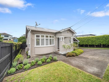 Bungalow Bliss in Wonderful Waterview