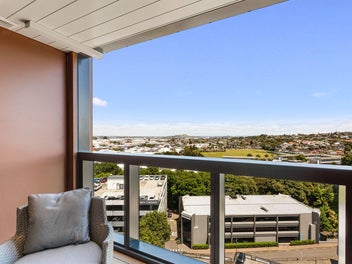 Stylish Apartment with City Views!