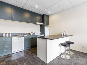 Large 64 sqm Albany Unit. Two Undercover Carparks
