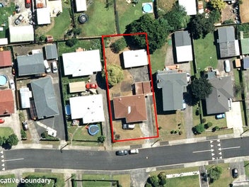 Brick, Freehold & Big Potential in Rosehill!