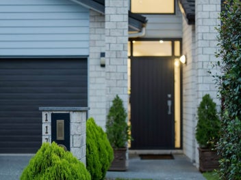 ENTERTAINER'S DELIGHT IN PLUM LOCATION