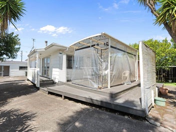 Step Inside This Henderson Gem