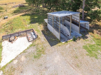 Bare land block, large shed