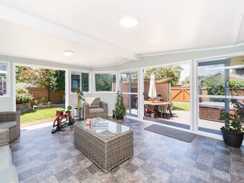 3 Beds + Large Office + Big Living!!