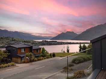 High-Yield Queenstown Hill Investment – $1,600 pw