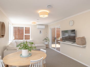 LET ME ENTERTAIN YOU!