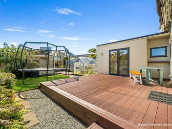 Warm Home, 2 Toilets, Office Nook + Studio