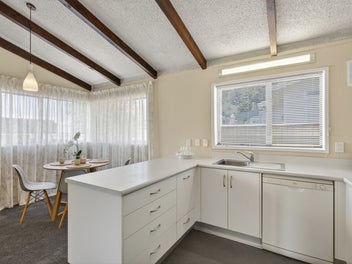 LOW MAINTENANCE IN CONVENIENT LOCATION