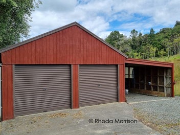 Peaceful 10 Acre Lifestyle